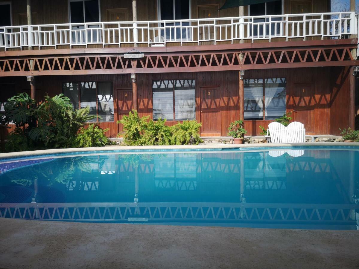 Hotel Linda Vista Rio Dulce Town Zewnętrze zdjęcie