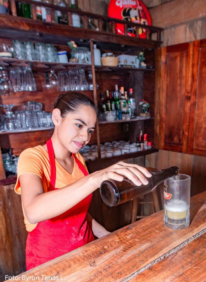 Hotel Linda Vista Rio Dulce Town Zewnętrze zdjęcie